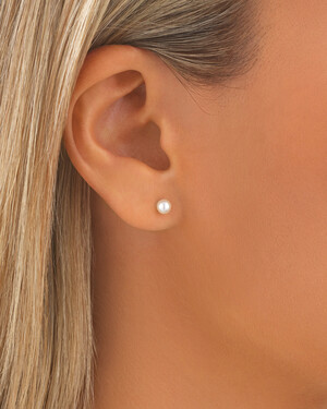 Boutons d'oreilles en argent avec perles d'eau douce de culture