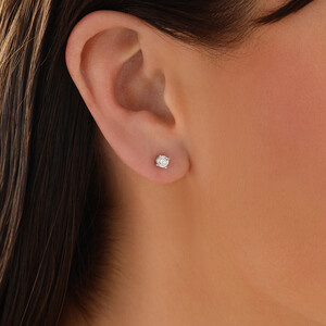 Boutons d'oreilles classiques en or blanc 14 K avec diamants totalisant 0,46 ct
