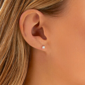 Boutons d'oreilles en or blanc 10 K avec diamants totalisant 0,30 ct