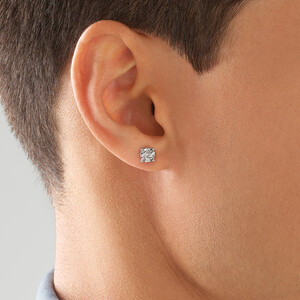 Boutons d'oreilles à solitaires en or blanc 10 K avec diamants totalisant 0,12 ct