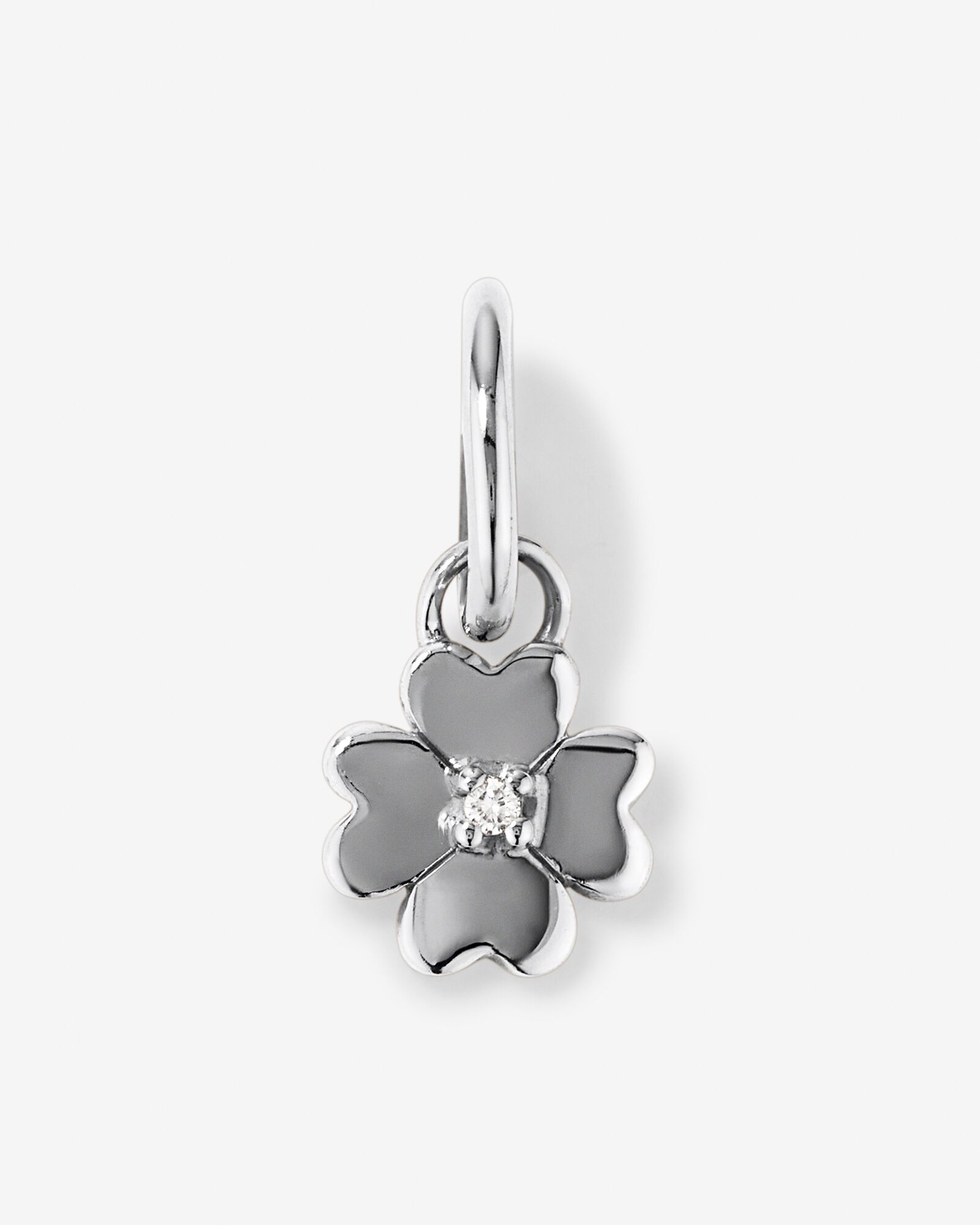 Four leaf clover diamond pendant on sale