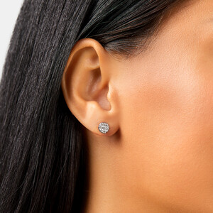 Boutons d'oreilles en or blanc 10 K avec diamants totalisant 0,50 ct
