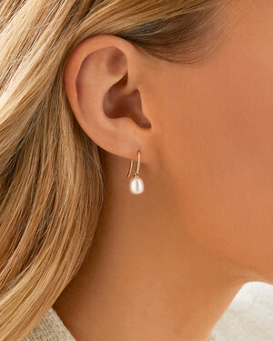 Drop Earrings with Cultured Freshwater Pearl in 10kt Yellow Gold