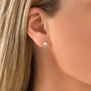Stud Earrings with 5mm Round Cultured Freshwater Pearl in 10kt Yellow Gold