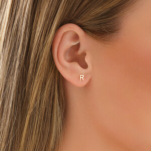 R Initial Single Stud Earring in 10kt Yellow Gold