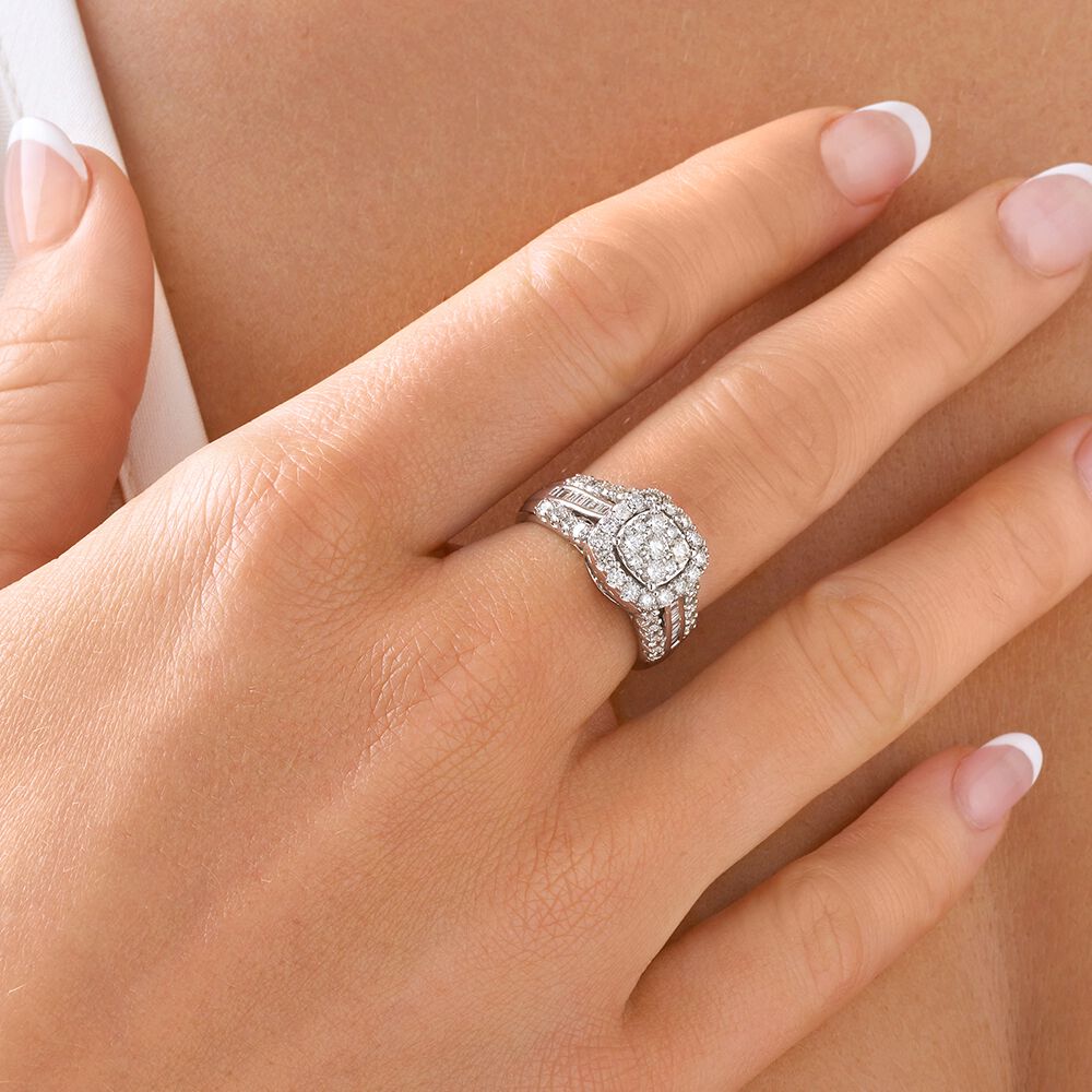 Engagement Ring with 1 1/2 Carat TW of Diamonds in 10kt White Gold