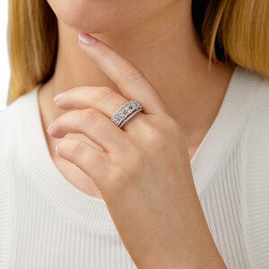 Ring with Cubic Zirconia in Sterling Silver