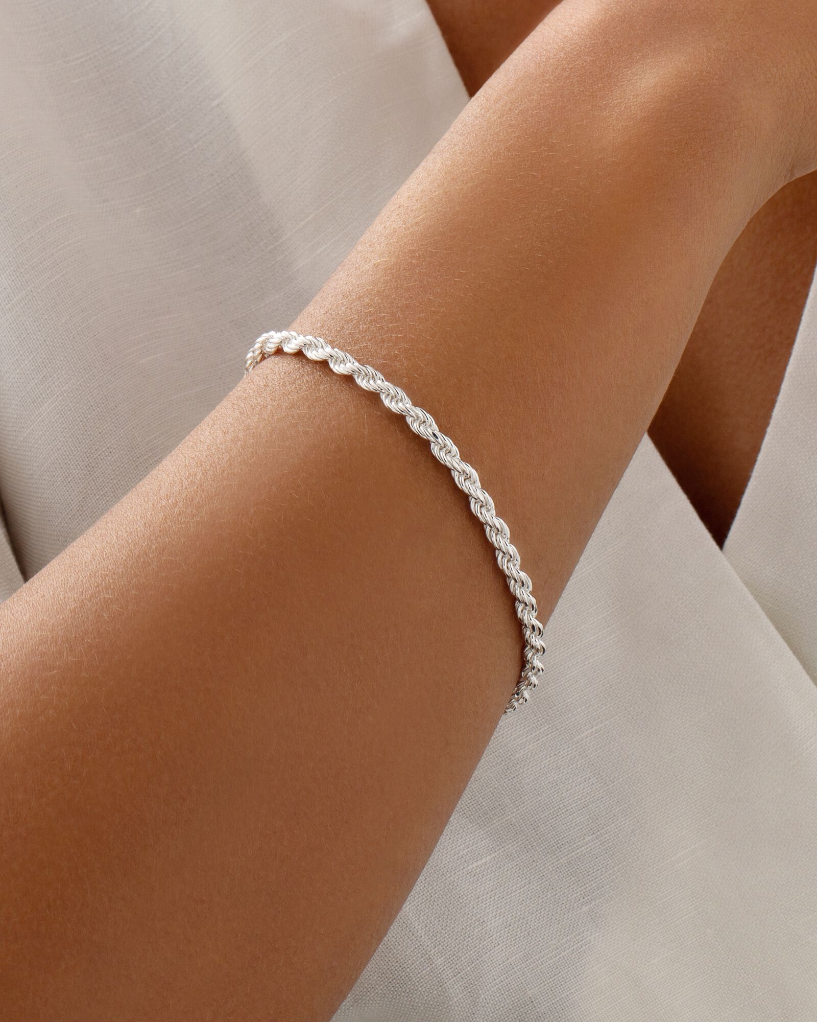 Silver rope bangle top