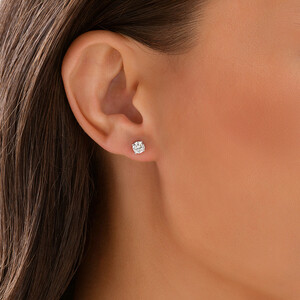 Boutons d'oreilles classiques en or blanc 14 K avec diamants totalisant 0,96 ct