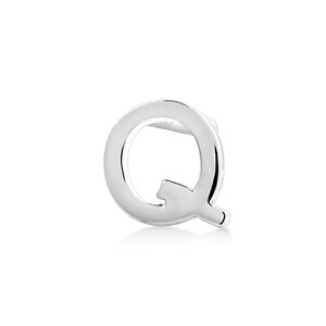Bouton d'oreille unique à initiale « Q » en argent