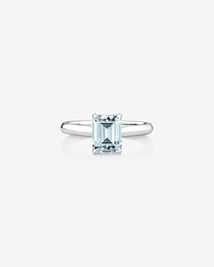 Ring with Aquamarine in 10kt White Gold