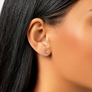 Boutons d'oreilles en or blanc 10 K avec diamants