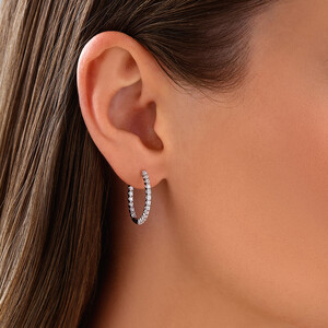 Boucles d'oreilles créoles avec 0,60 carat TW de diamants de laboratoire en or blanc 10 kt
