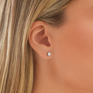 Boutons d'oreilles en or blanc 14 K avec diamants créés en laboratoire totalisant 1 ct