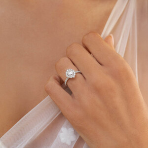 Sir Michael Hill Designer Oval Engagement Ring with 0.92 Carat TW Diamonds in 18kt White Gold