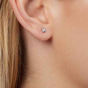 Boutons d'oreilles en or blanc 10 K à diamants