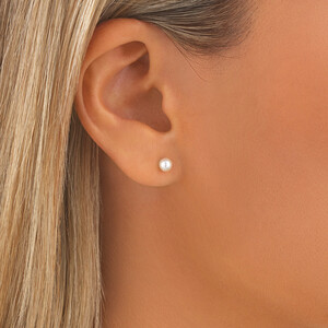 Boutons d'oreilles en argent avec perles d'eau douce de culture