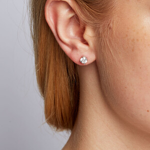 Boutons d'oreilles en or blanc 14 K avec diamants totalisant 0,96 ct