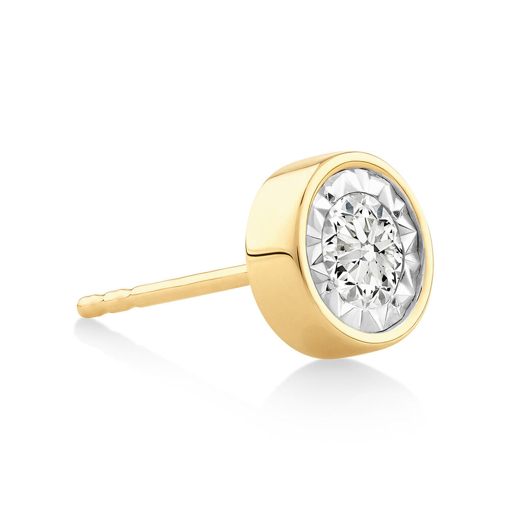 Bouton d'oreille unique en or jaune 10 K avec diamant solitaire totalisant 0,18 ct