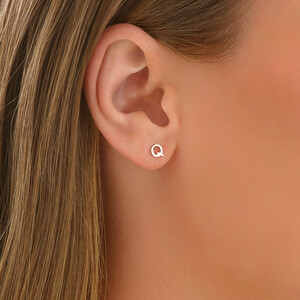 Q Initial Single Stud Earring in Sterling Silver