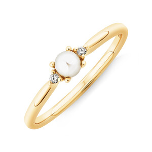3 Stone Ring with Cultured Freshwater Pearl & Diamonds in 10kt Yellow Gold