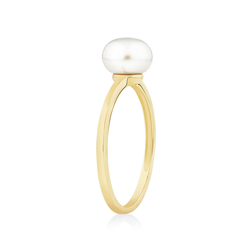 Ring with 7mm Cultured Freshwater Pearl in 10kt Yellow Gold