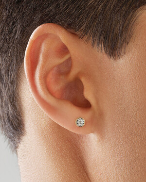 Bouton d'oreille unique à solitaire en or jaune 10 K avec diamants totalisant 0,10 ct