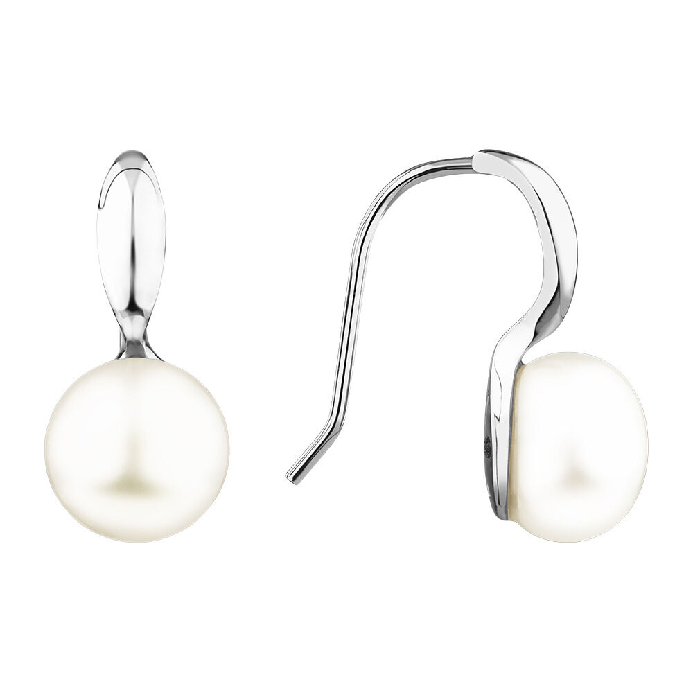 Hook Earrings with Freshwater Pearls in Sterling Silver
