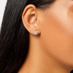 Boucles d'oreilles à halo délicates en or blanc 14 K avec diamants totalisant 0,50 ct